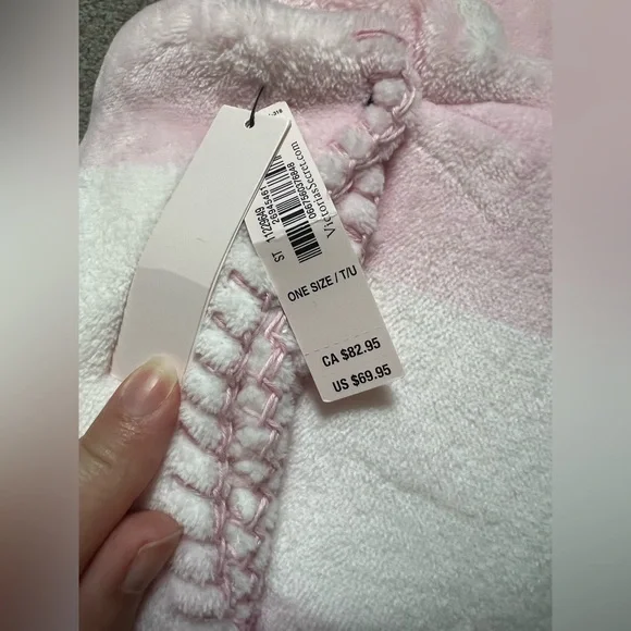 VICTORIAS Secret Sherpa Throw *NWT* - Picture 2 of 3